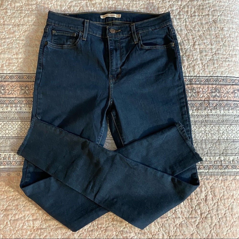 Levi’s 720 High Rise Super Skinny. Size 29. Frayed Hem.
